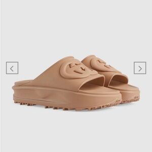 Gucci WOMEN'S INTERLOCKING G SLIDE SANDAL